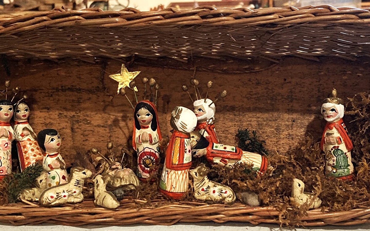 Petites crèches du monde (Kinderbedjes van over de hele wereld) & Creatie van kinderbedjes door scholen