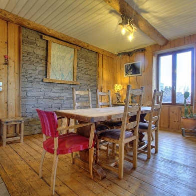 Haut Perché à Giron 1000