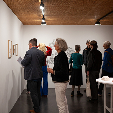 Bezoek: De tentoonstellingen oversteken