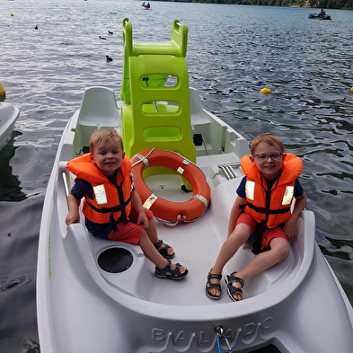 Pédalos sur le lac de Nantua