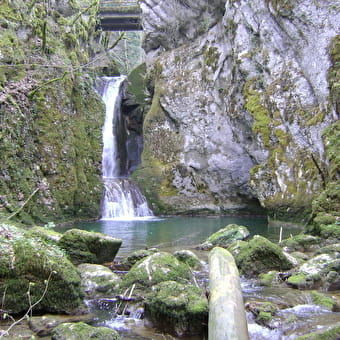Cascade du Gour de Conche et Roche Tuffiere - MYON