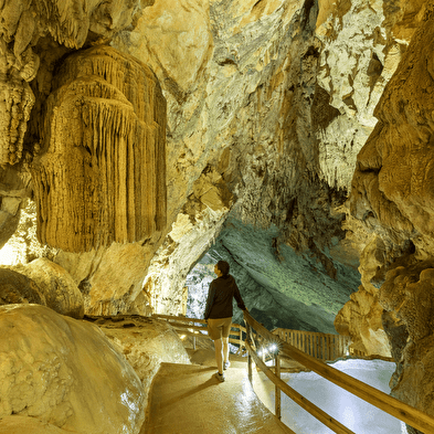 Grottes de Cerdon et Parc de Loisirs Préhistoriques
