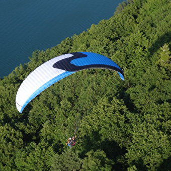 Baptême en parapente au dessus du lac de Nantua - PORT