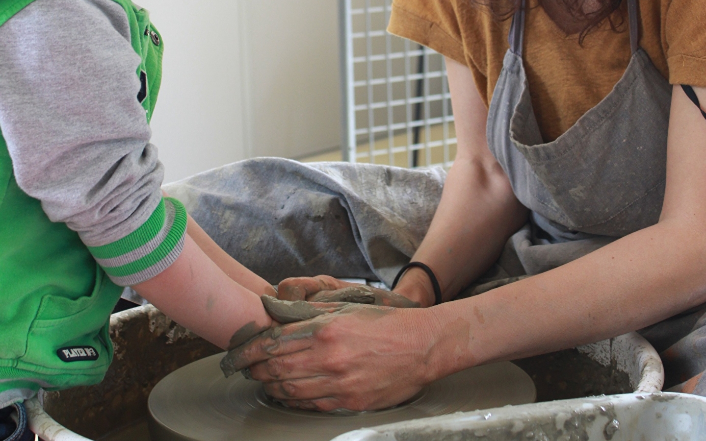 Vaardigheden workshop: Graines d'artisans workshop - Boetseren en pottenbakken wiel initiatie