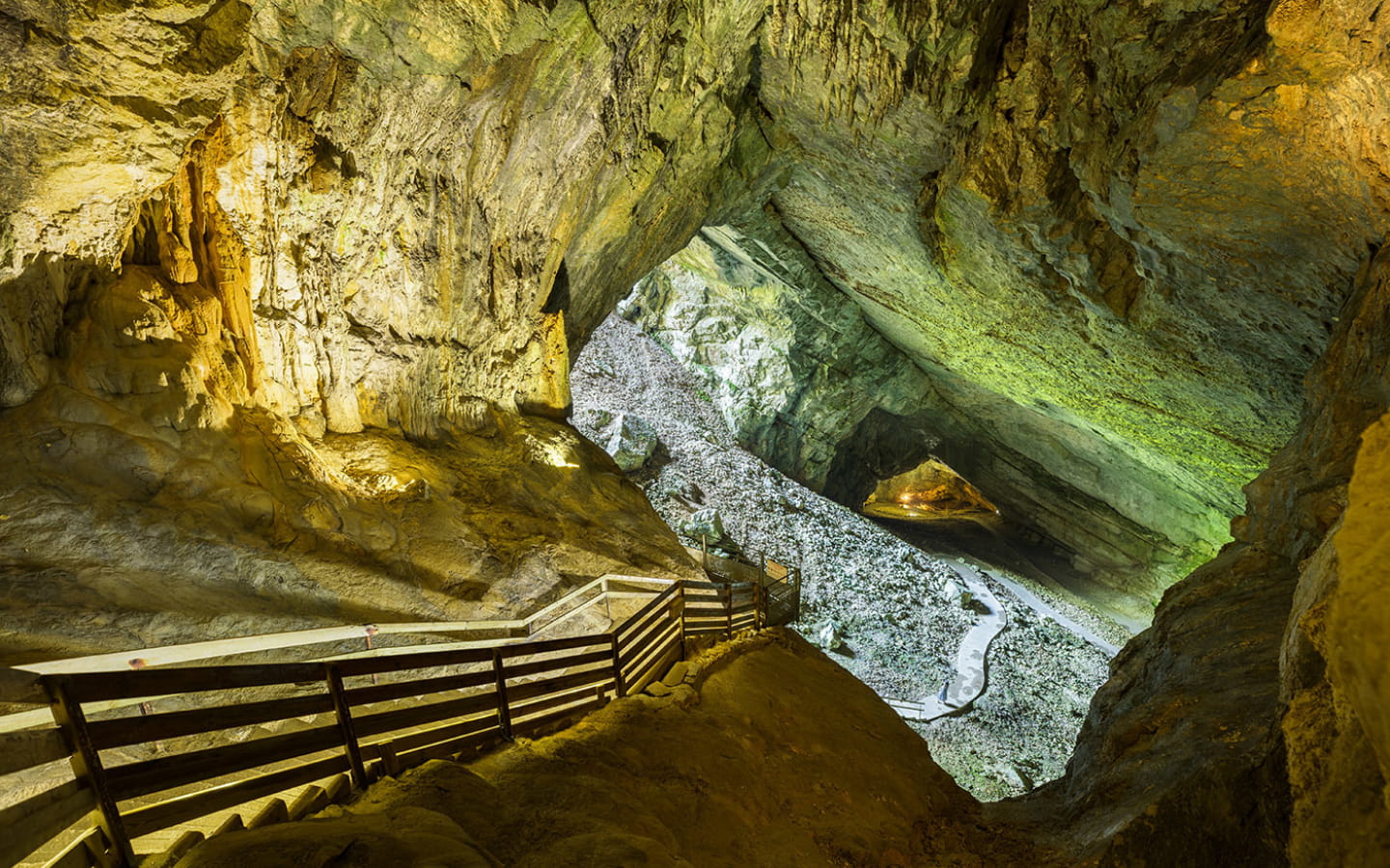Activités aux Grottes de Cerdon - Parc de Loisirs Préhistoriques