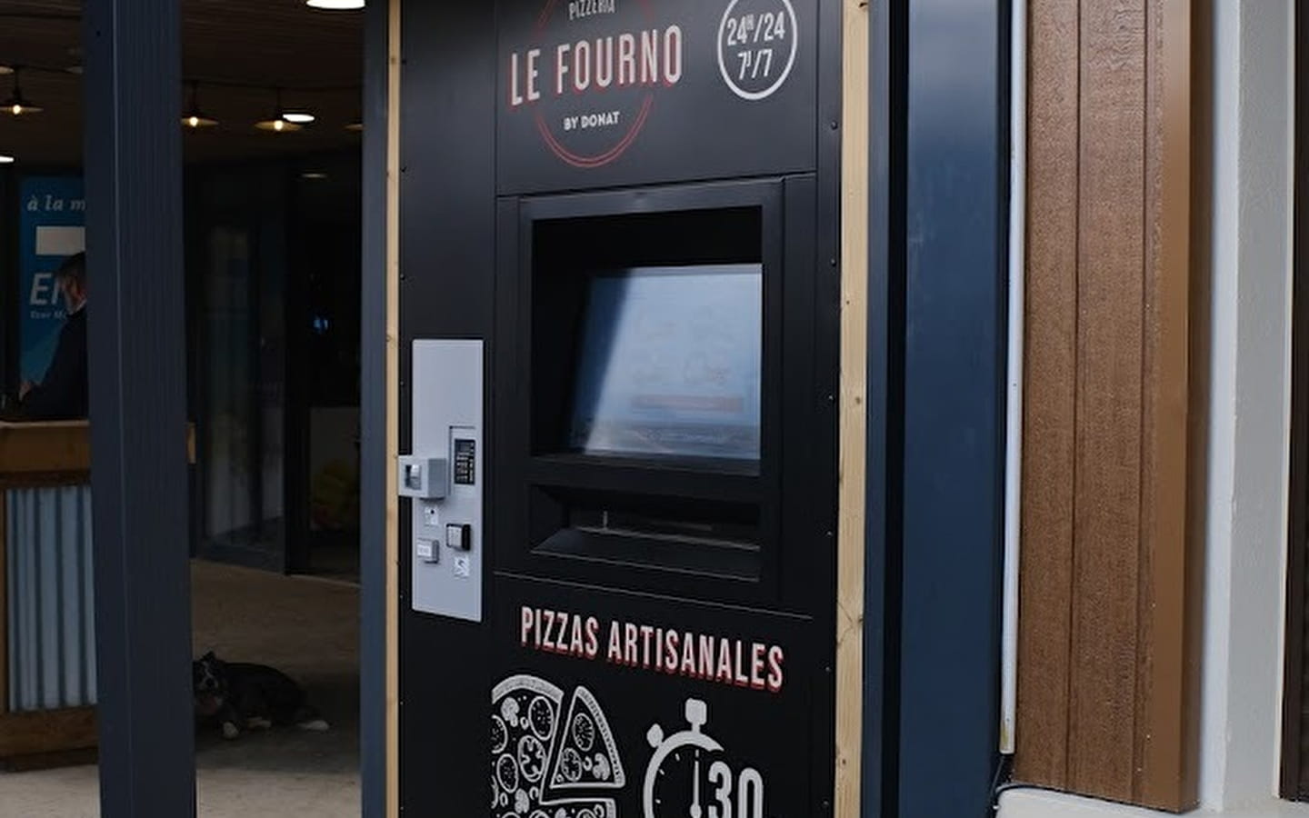 Distributeurs Pizza, Paninis, Plats - Le Distrikt By Donat