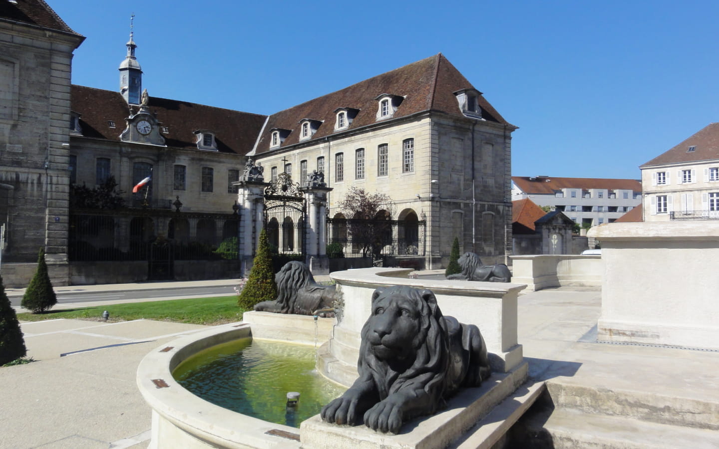 Uitzonderlijk bezoek aan de apothekerskamers van het Hôtel Dieu