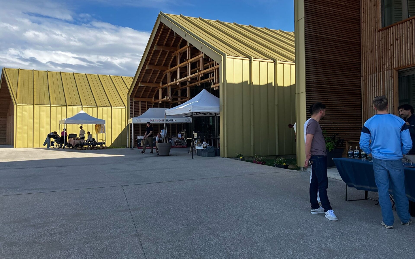 Ambachtelijke en gastronomische markt in La Maison du Comté