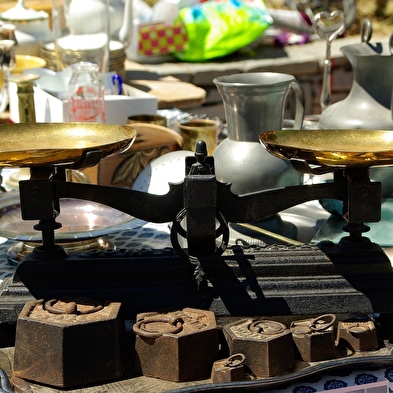 2e rommelmarkt en garageverkoop 