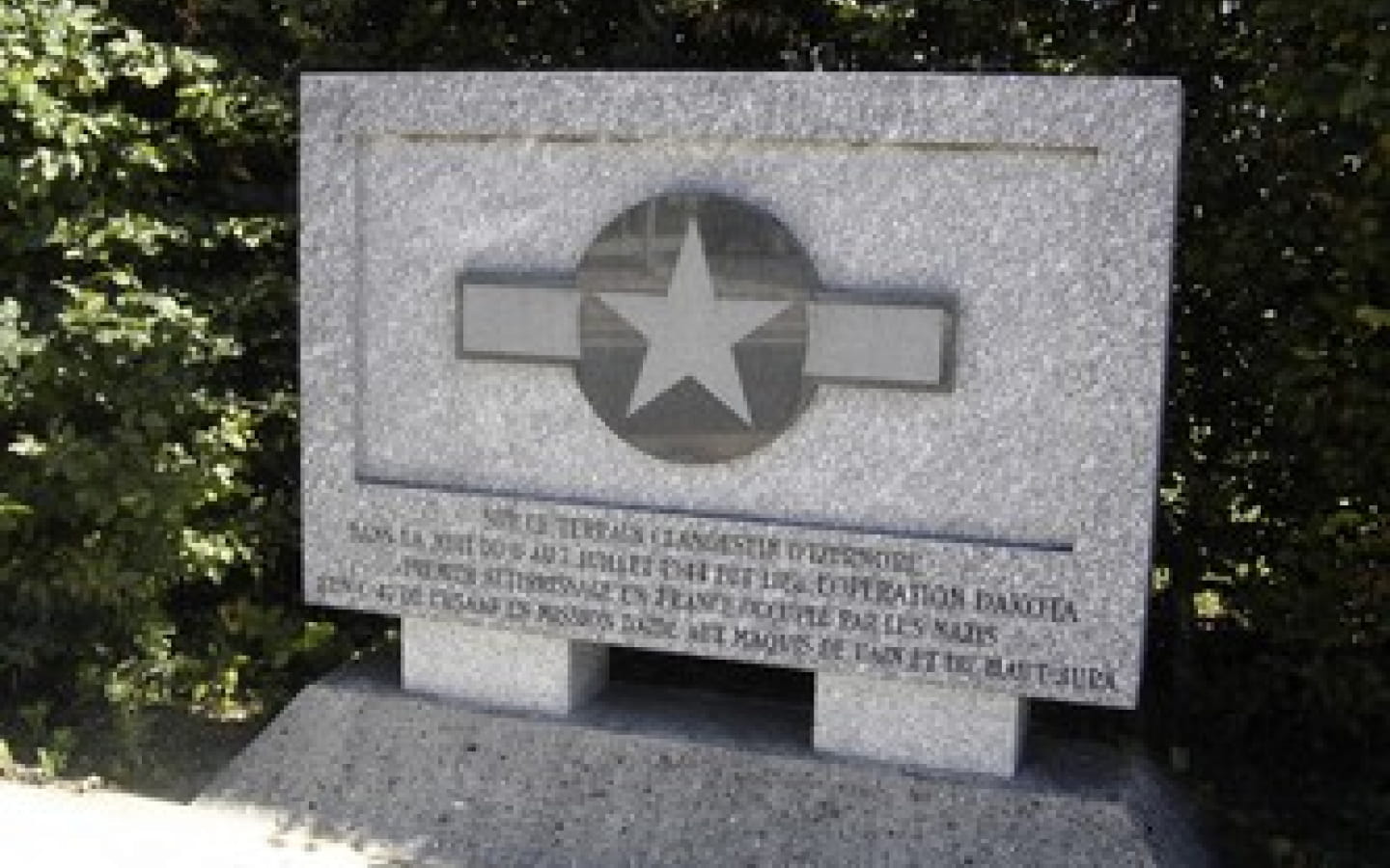 Stèle commémorative du Dakota