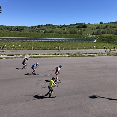 Pratique du ski roue et du roller sur le Stade de Biathlon des Plans d'Hotonnes