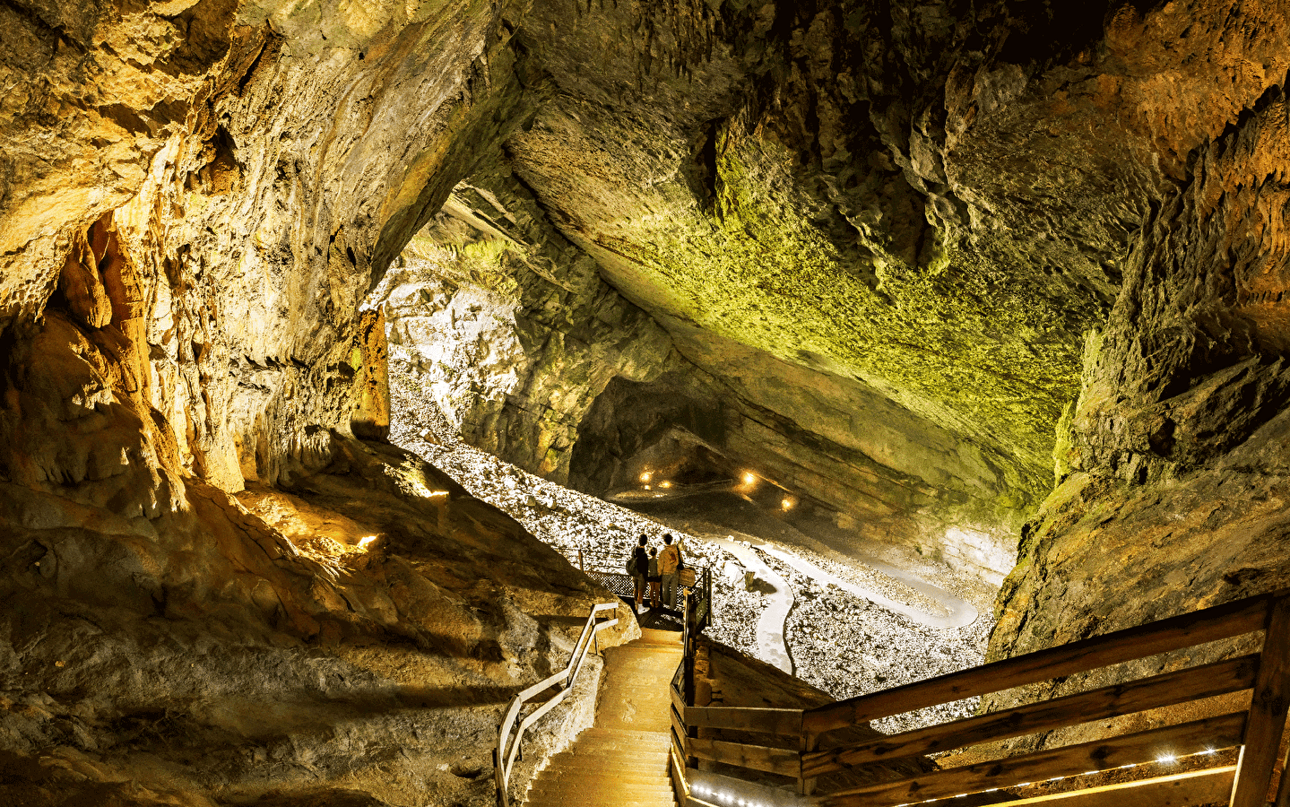 Grottes de Cerdon et Parc de Loisirs Préhistoriques