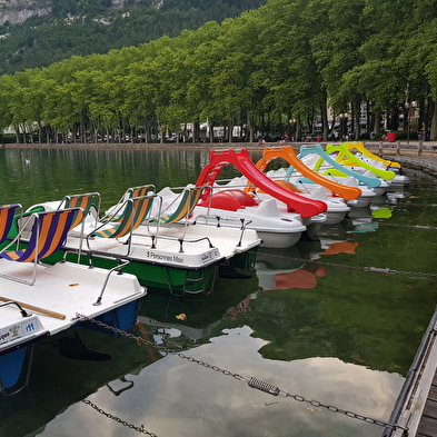 Pédalos sur le lac de Nantua