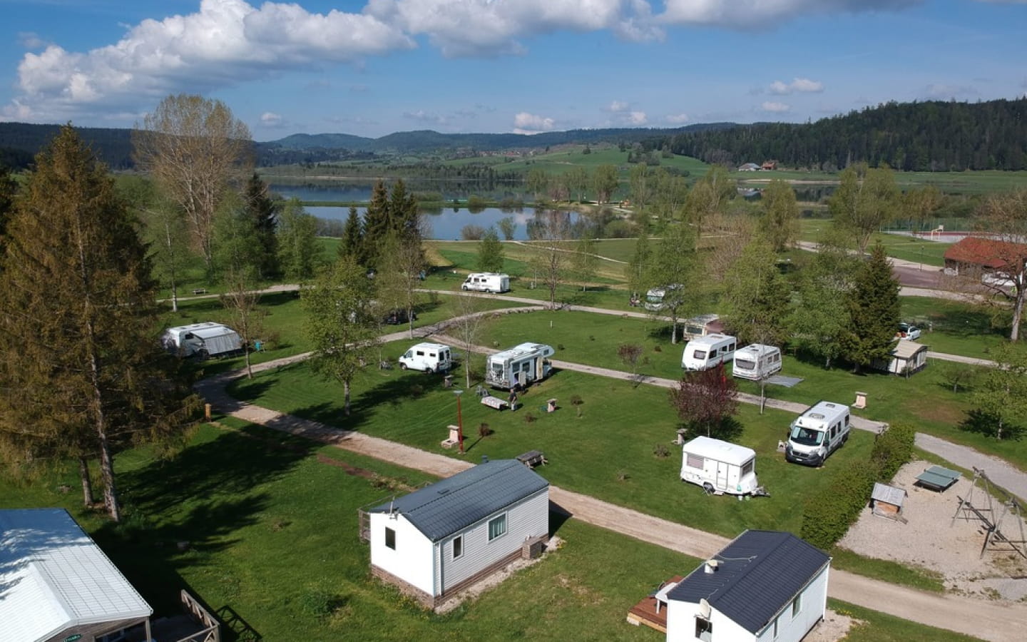 Mobil homes et chalets - Camping du lac de Remoray