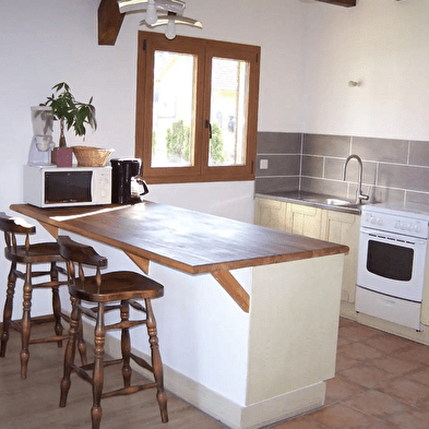 Maison en bois avec salle de cinéma à la campagne