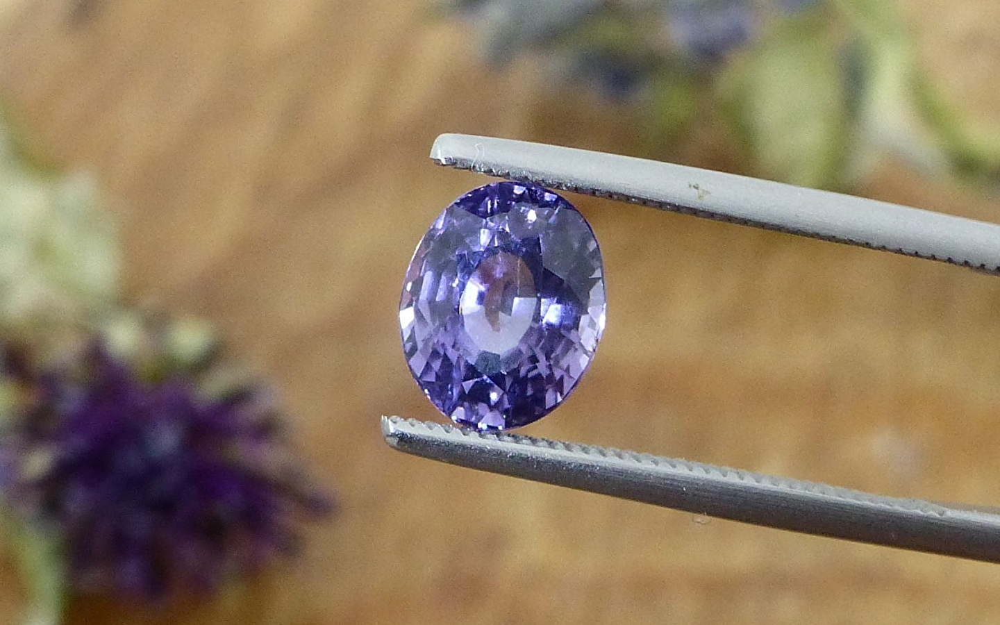 Tentoonstelling: Spinelle, een oogverblindend juweeltje in verschillende kleuren!