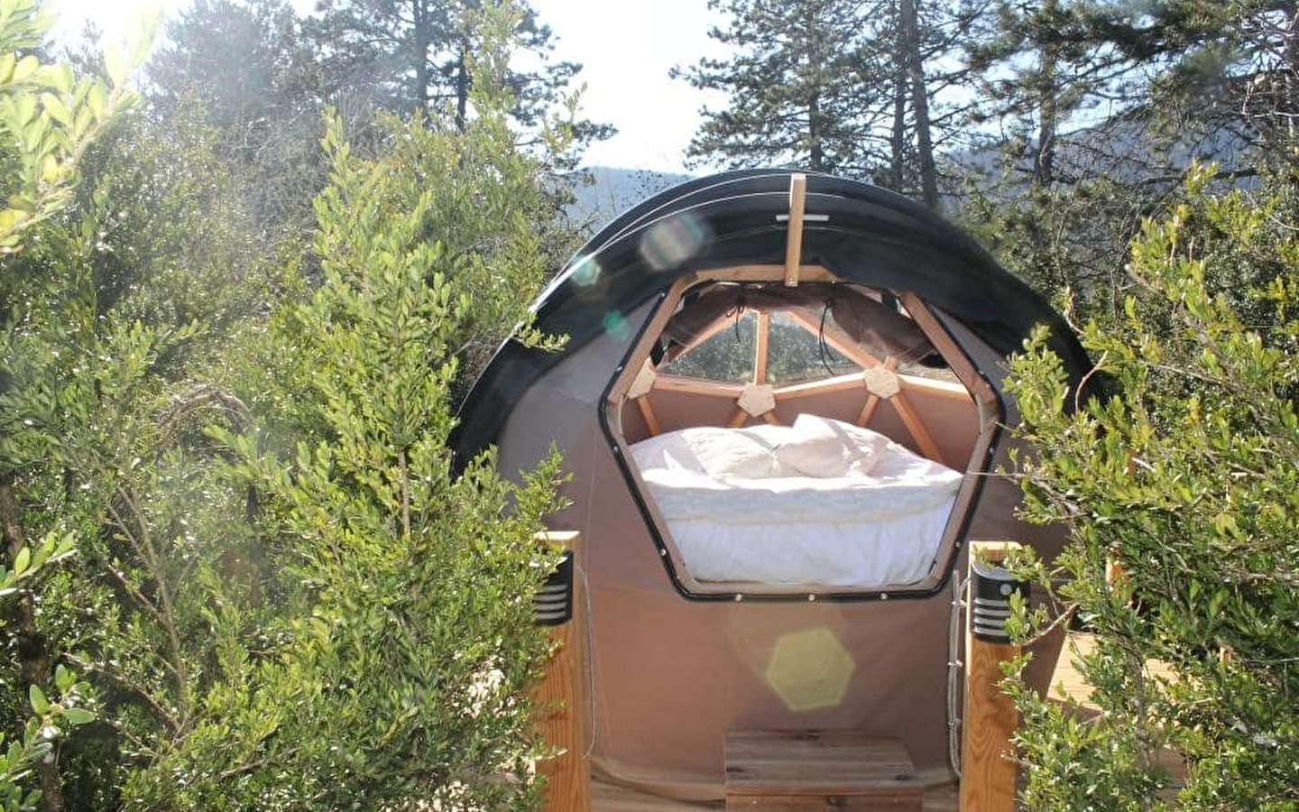 Duo : Wigwam et Dodôme étoilé des Géorennes