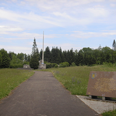 Bezoek aan het Maquis-monument in het Bois de Villars-Sous-Écot
