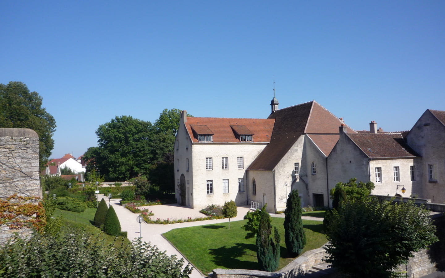Dole vous ouvre ses portes : de cloîtres en chapelles